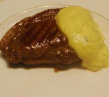 image of king island rump steak with bearnaise sauce
